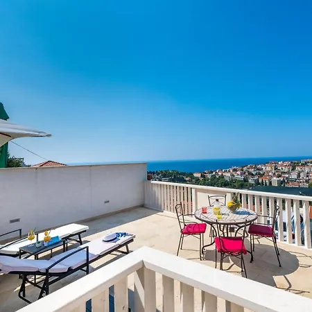 Apartman Lea *